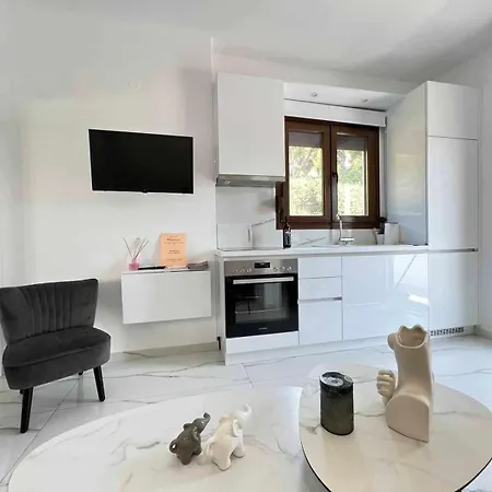 Stella's Petite Apartment *