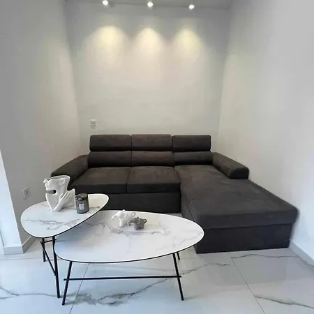 Stella's Petite Psakoudia